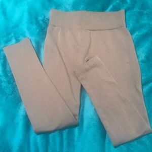 🌺 Tan/cream colored fleece leggings
